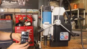 Vídeo de revisión de la máquina de taladrado magnética automática AutoMAB 350.