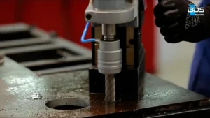 ¿Cómo utilizar una máquina de taladrado magnética?